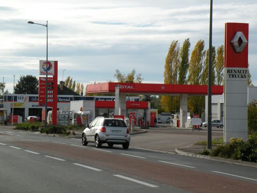  station total, route d'Auxerre
